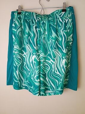 Under Armour Train Stretch Green Graphics Shorts - NWT Large